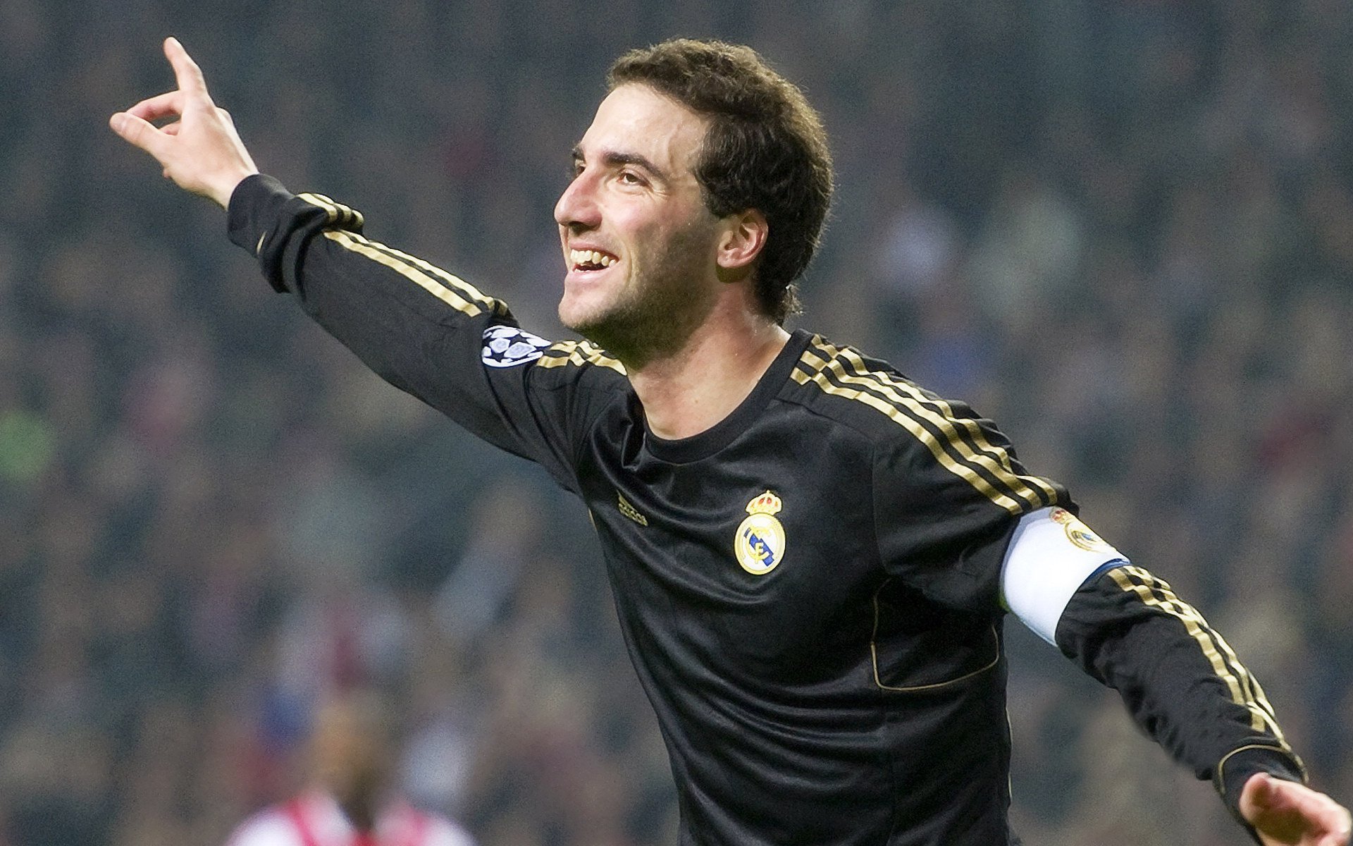 英超:豪门大手笔签约中场,将引领新赛季,英超落魄豪门